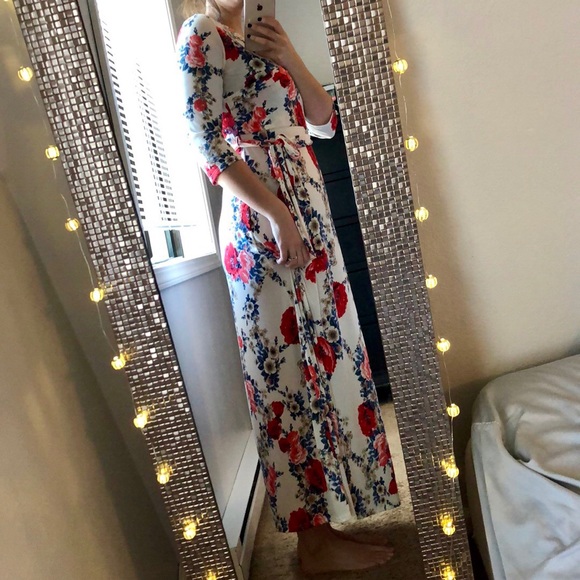 Vanilla Bay Dresses & Skirts - Vanilla Bay Boutique White  Floral Maxi Dress Sz L
